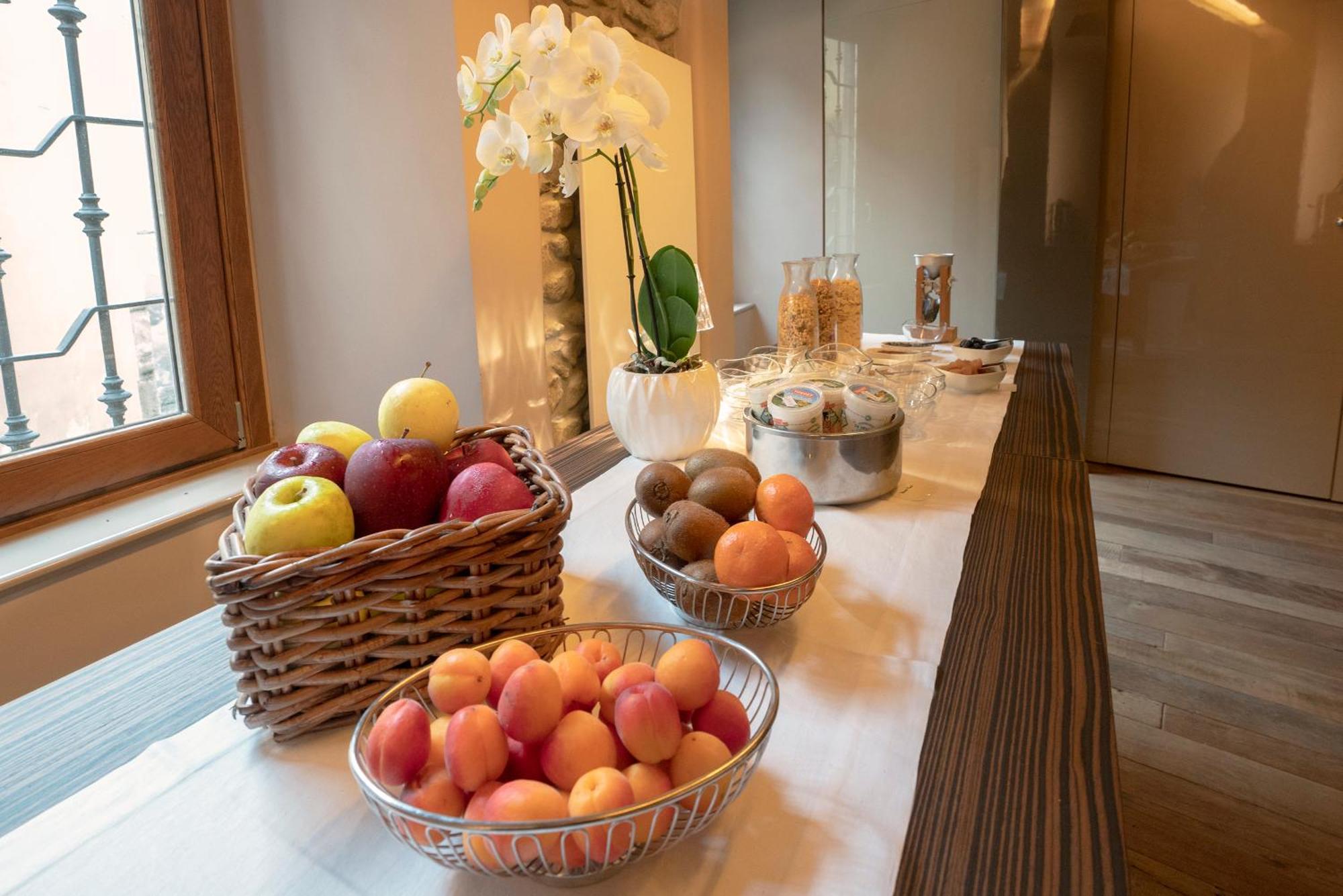 Il Portico - 1711 Luxury Guest House Arlate Екстер'єр фото
